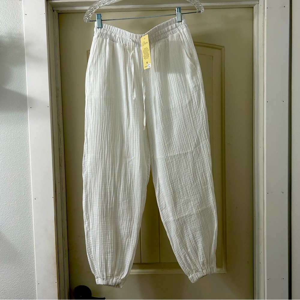 White comfortable pants new with tags size med